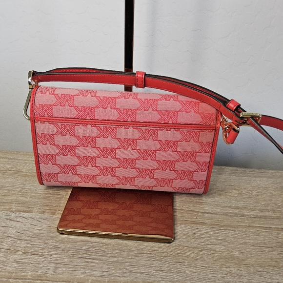 NWOT - MICHEAL KORS Medium Logo Crossbody - Picture 3 of 7